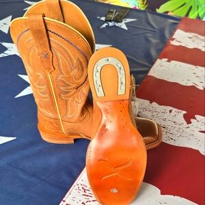 Mens Twisted X square toe boots.